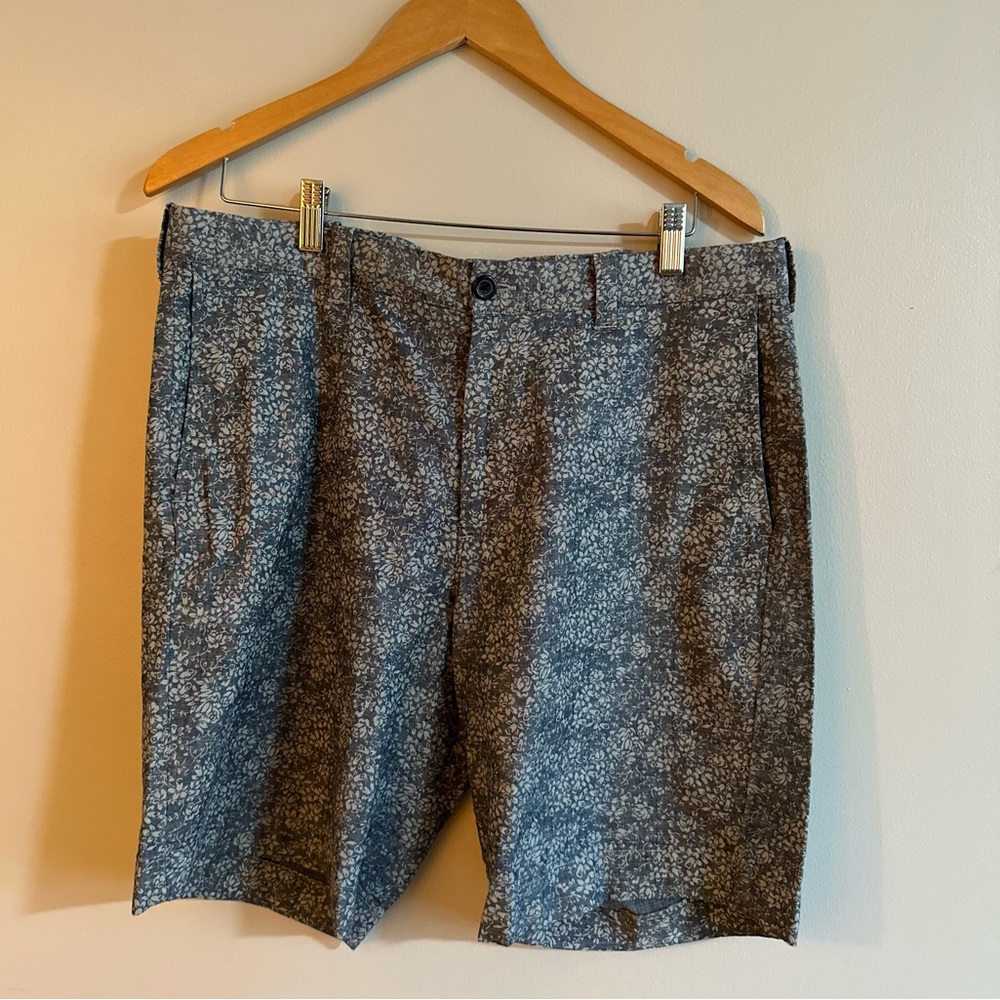 J Crew Shorts Men's 34 Blue Floral Chino Khaki Flex All Over Casual Preppy Flat